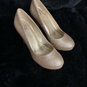 Diva Gold Heels with Shimmer Finish